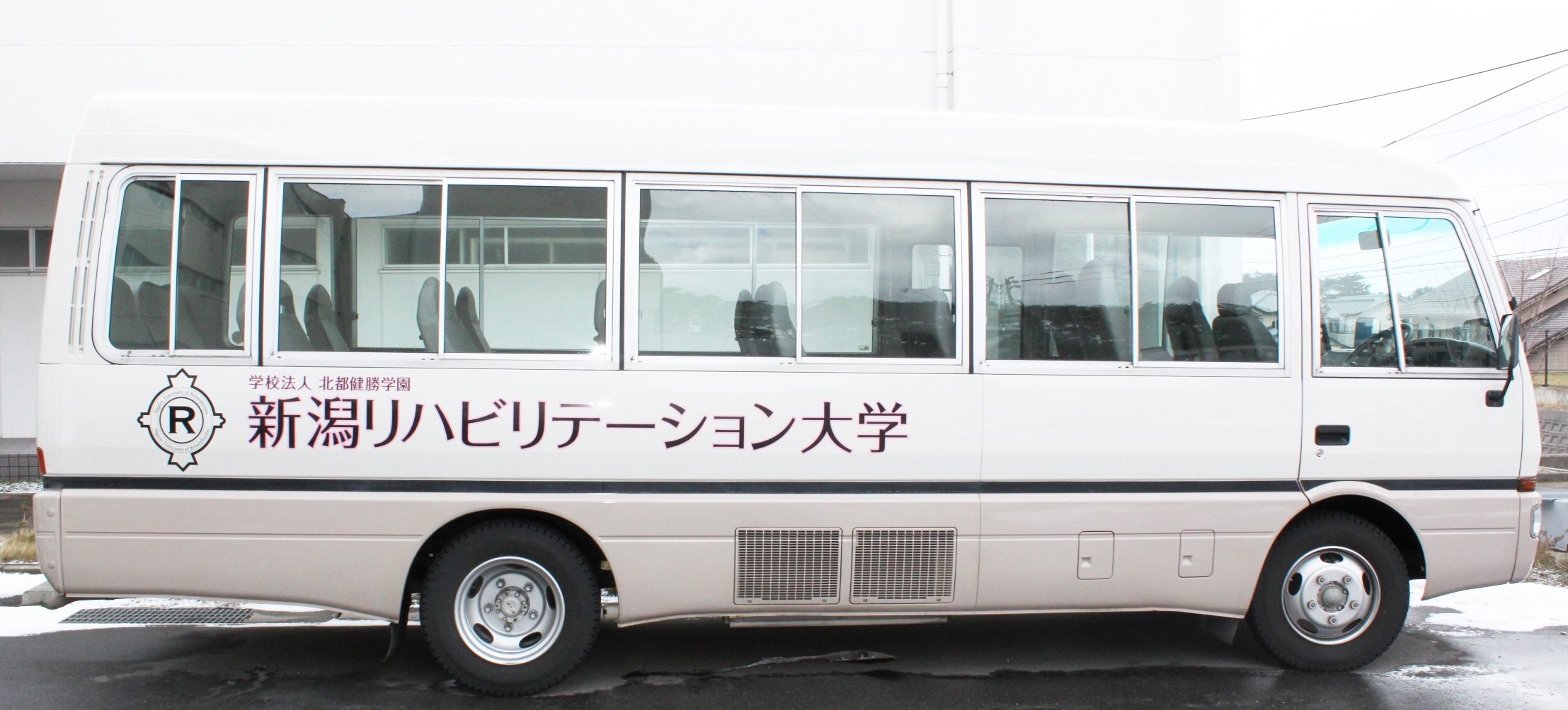 新潟リハビリテーション大学バス.JPG